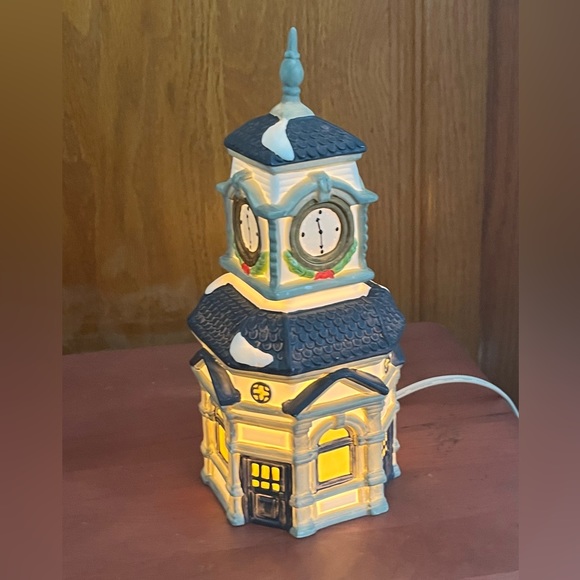 Dickens Collectibles Town Series Clock Tower Ceramic Light, 1996 - Picture 3 of 6